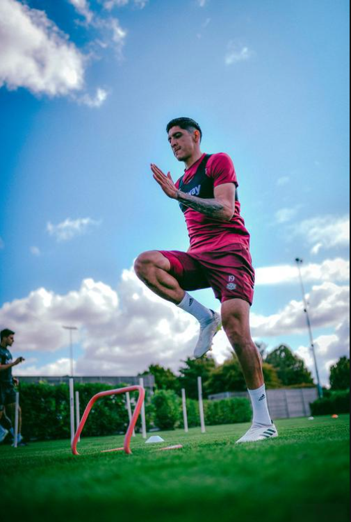 爱游戏中国官方网站-清晨西汉姆调整名单以备葡超，单刀错失环节打磨，赛场秩序良好，赛程密集仍需轮换