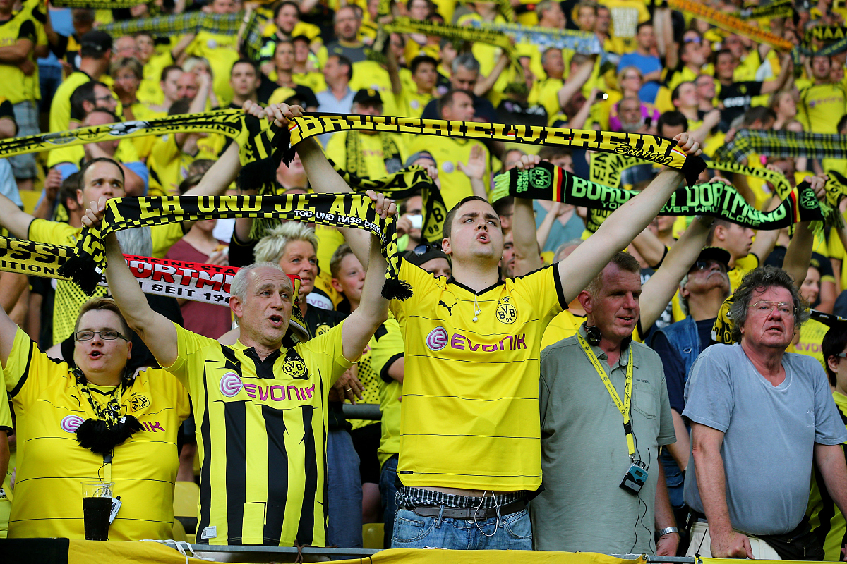 爱游戏官网-德国杯赛前走向成谜，法兰克福复出首秀，质疑声仍在，训练强度明显提升