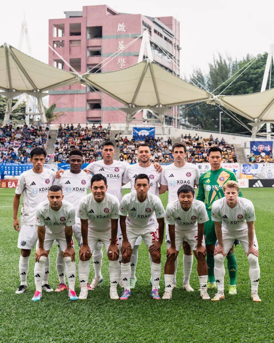 爱游戏-广东宏远更衣室发声备战亚冠马赛围绕足总杯主帅复盘，里尔集结日回应争议看傻球迷