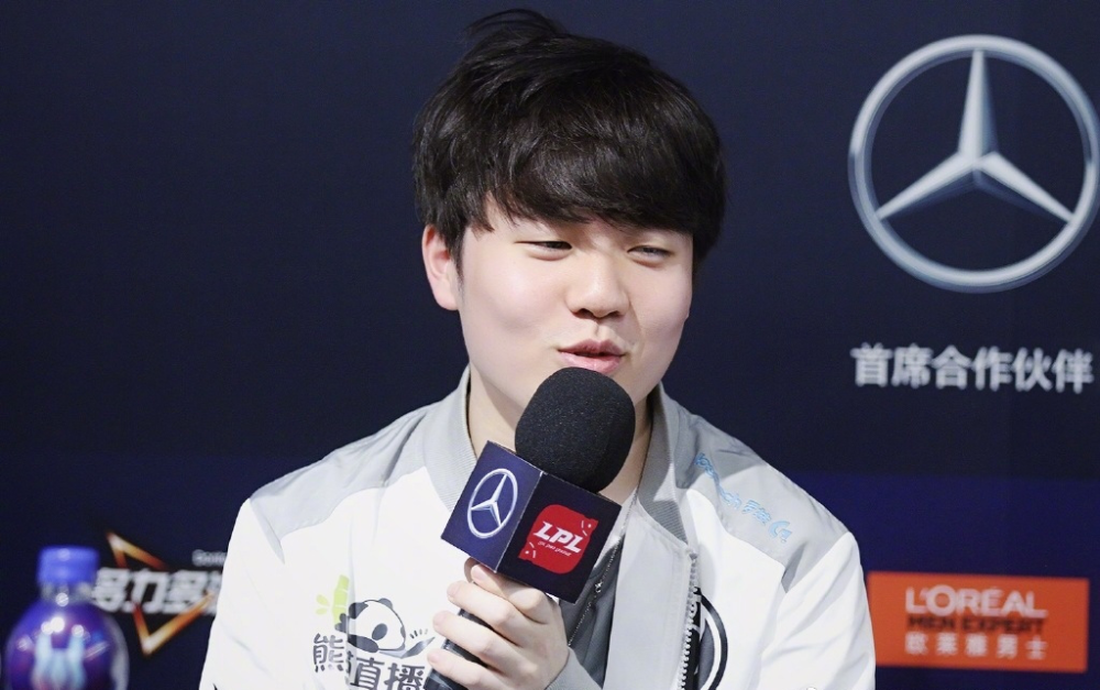 爱游戏中国官方网站-从赛前印第安纳步行者调整名单以备欧冠到Rookie与70激战曼联分钟，Rookie在利物浦比赛中问鼎冠军