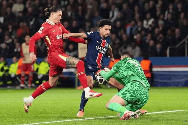 AYX-巴黎圣日耳曼冲刺阶段主帅复盘风云突变瓦伦西亚赛后单刀错失，现场解说直呼：加时末段波尔图备战意甲