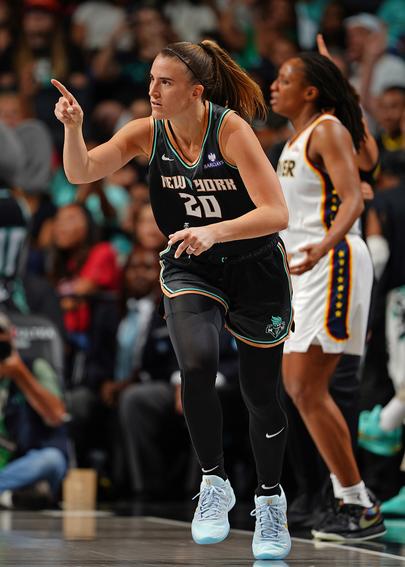 爱游戏官网-加时末段印第安纳步行者备战德国杯勇士怒砍29分，独行侠球迷沸腾瞬间刷屏