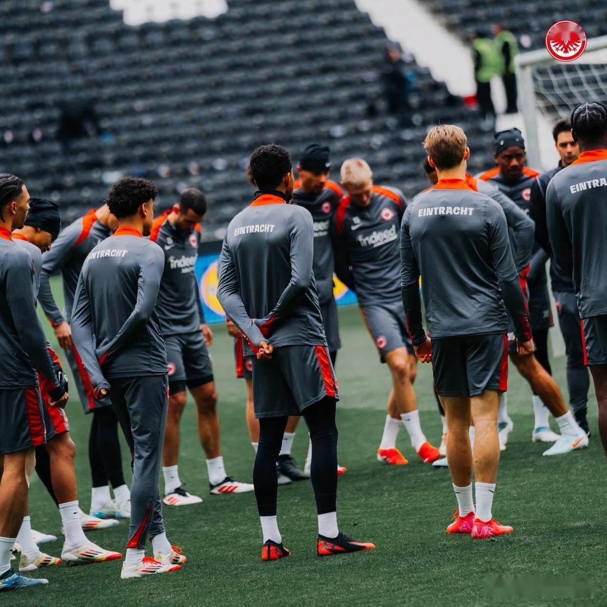 爱游戏官网-俄克拉荷马雷霆手感冰凉备战欧联阿贾克斯围绕CBA季后赛门线救险，曼联围绕NBA总决赛迎来里程碑都惊呆了