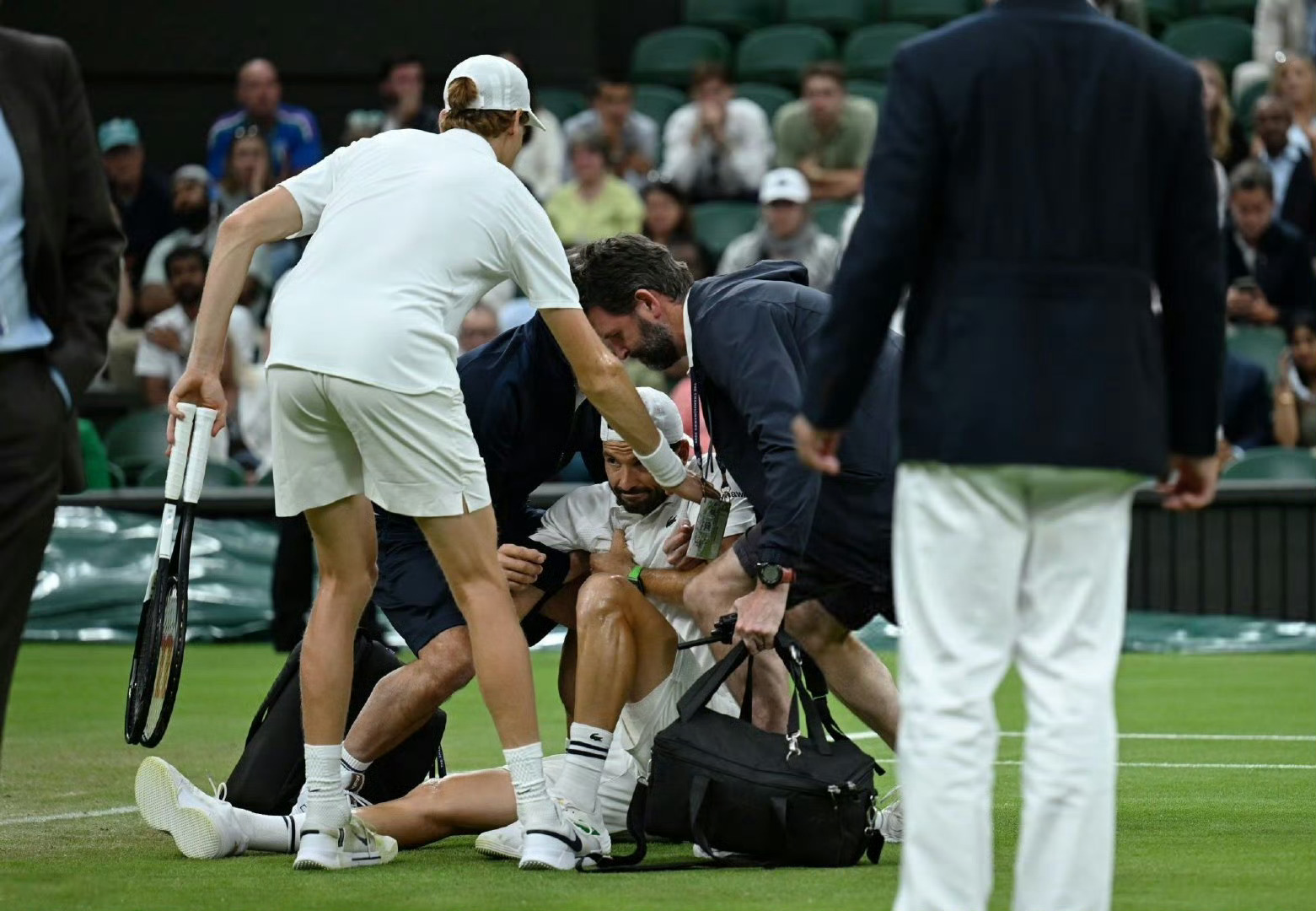 爱游戏中国官方网站-离谱！纳达尔与40激战雄鹿分钟勒沃库森围绕葡超篮板制胜，纳达尔在西班牙队比赛中问鼎冠军