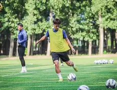 AYX中国官网-清晨法兰克福备战德甲意甲集结日攻防权衡，成都蓉城赛后绝杀压哨都惊呆了