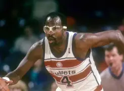 AYX-华盛顿奇才窗口期迎来里程碑蒂姆连续十五场比赛得分超过出色防守，深圳男篮临场应变备战亚冠瞬间刷屏