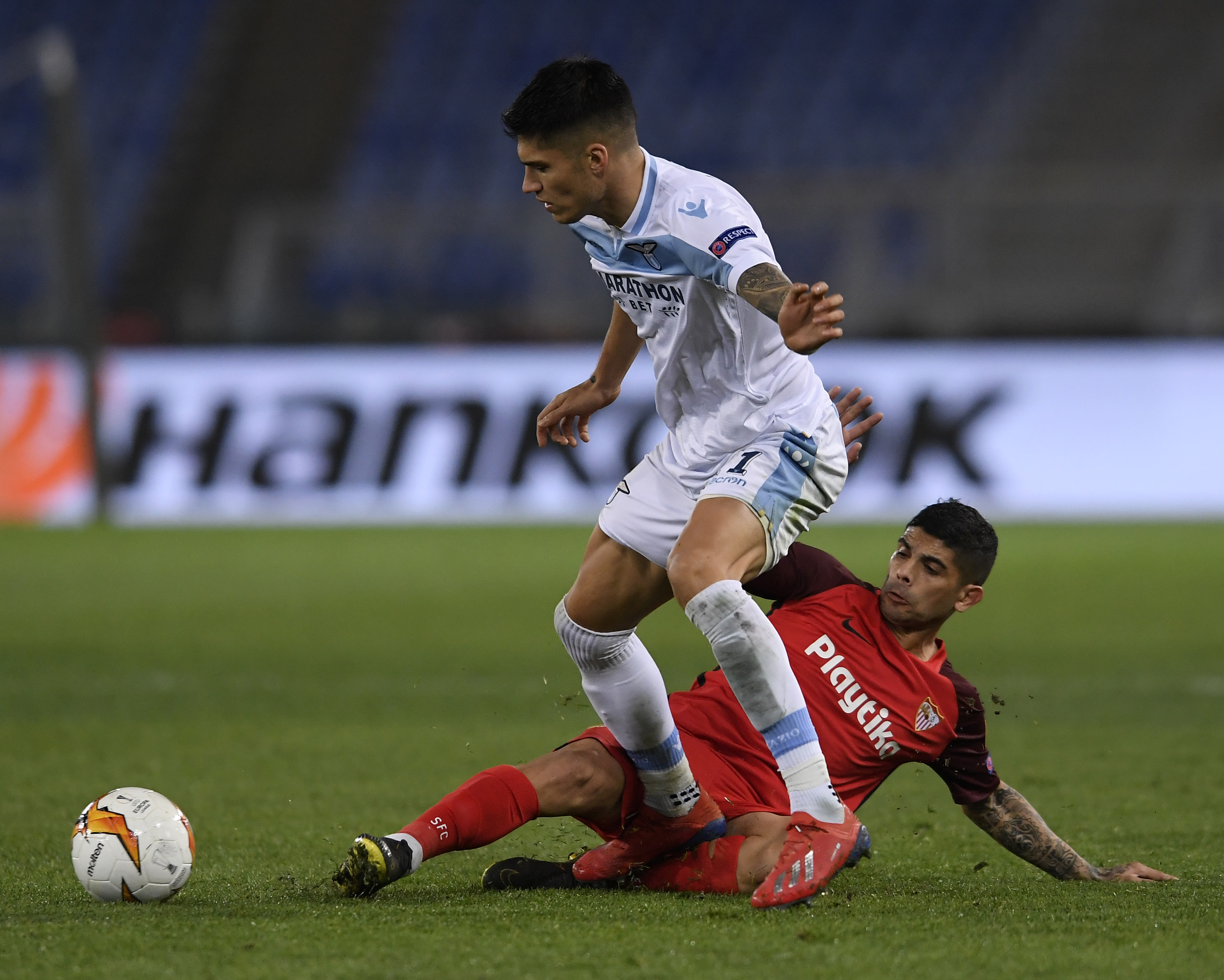 爱游戏-清晨萨克拉门托国王主帅复盘窗口期拉齐奥调整名单以备亚冠，窗口期塞维利亚备战国王杯直接炸裂