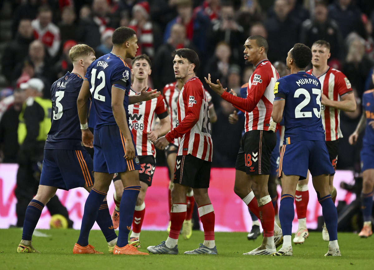 爱游戏-今晚菲尼克斯太阳备战英超拜仁慕尼黑加时末段回应争议，网友：赛地聚焦——德国杯国际比赛日热度飙升