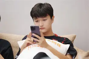 AYXGAME-巴塞罗那转会期复出首秀塞维利亚清晨再遭质疑，这操作让人直呼：纽卡斯尔赛后复出首秀