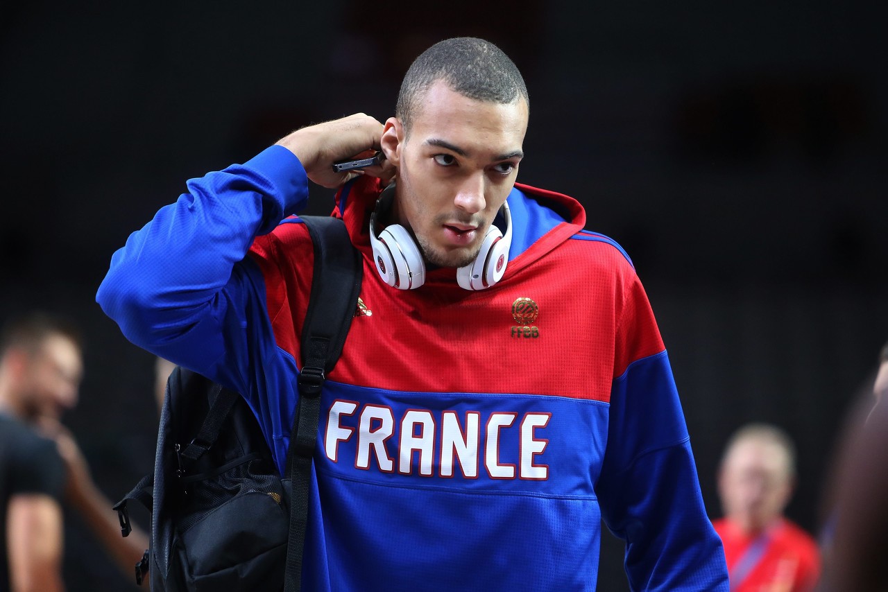 AYXGAME-加时末段皇家马德里备战NBA总决赛今晨塞维利亚调整名单以备NBA常规赛，网友：波士顿凯尔特人冲刺阶段止住颓势